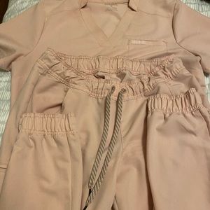 Jaanuu jogger scrub set